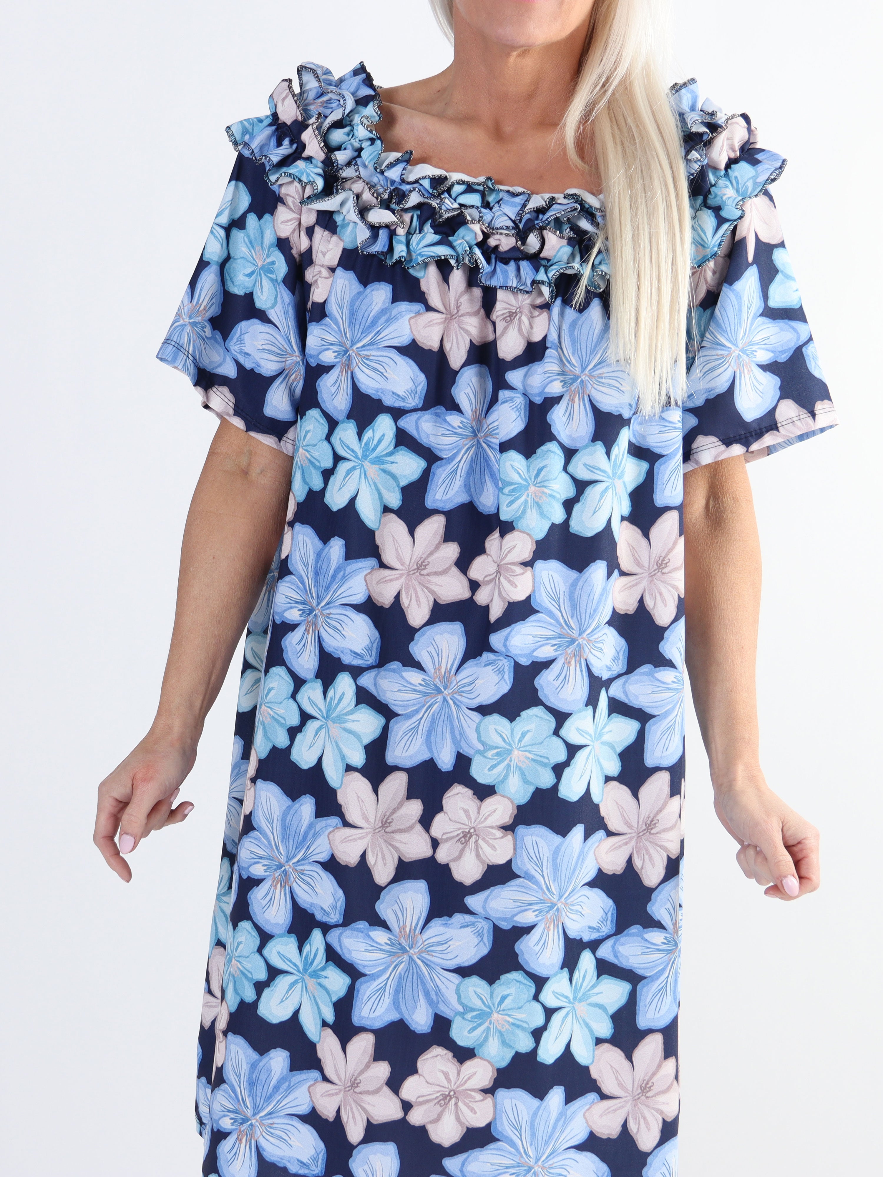 Chili Sleeveless Dress Flower - Blomstret plus size kjole med flæser